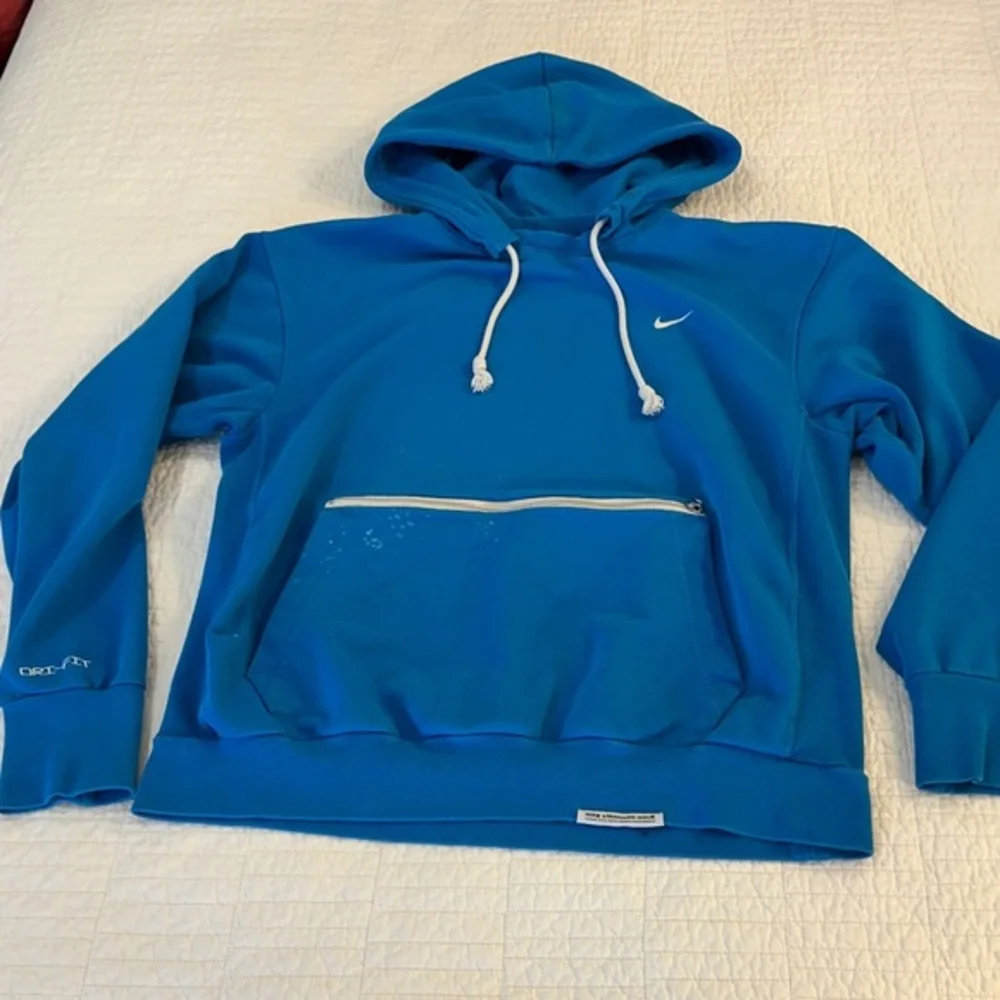 Nike Men’s Medium Basketball Dri Fit Standard Issue Bright Blue Crewneck Hoodie